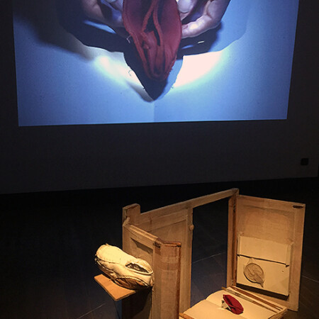 2005. “Llengua”, para la escenificación del poema IV de “Foc de Pales” del libro “Bruixa de dol”, de Maria Mercè Marçal.