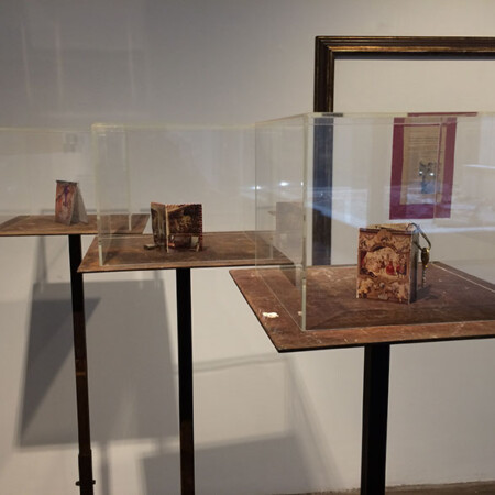 2017. "Tríptico", en el proyecto, "Heterónimos: de una intersecación de procesos", en la instalación, "de Fiestas y de/rrotas".